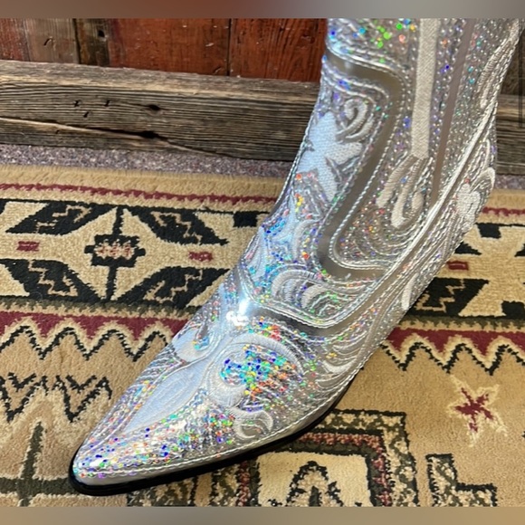 Helens Heart Cowgirl Silver Sequin
BOUTIQUE Sparkle Cowboy Boots Nashville - Picture 2 of 5